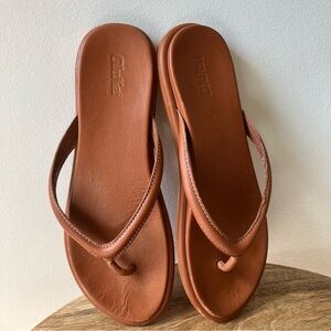 OluKai | Tiare Chestnut Leather Beach Sandal